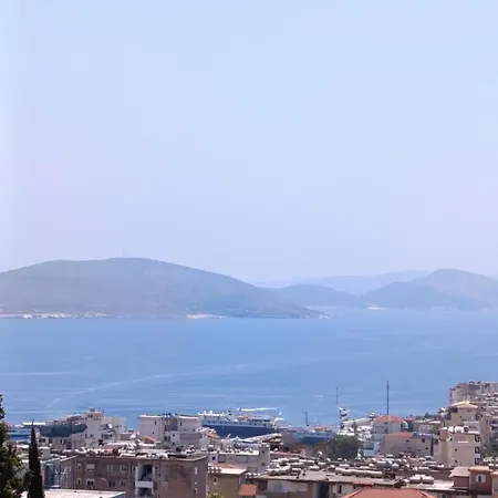 Sea View For 10 People 아파트