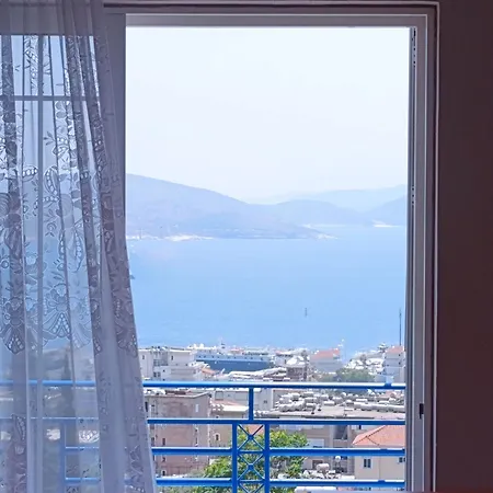 Sea View For 10 People 아파트 Sarandë